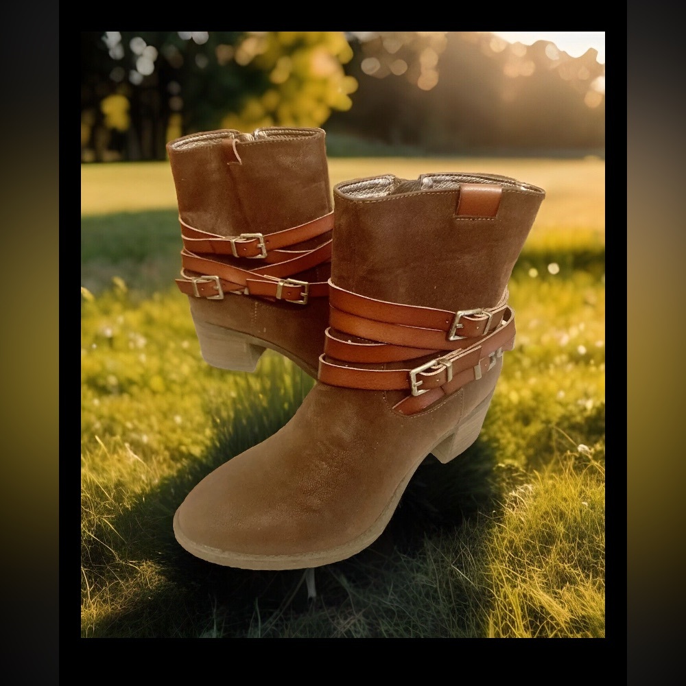 Woman’s Bull Boxer Triumph brown leather heel ankle boots Strappy zips Sz 8 NEW